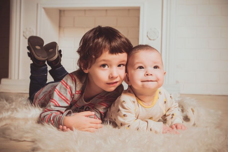 HERMANOS DE PERSONAS CON NE: LAS CONSECUENCIAS EMOCIONALES